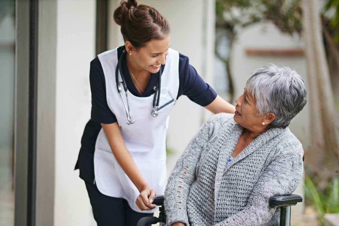 cuidador de idosos e home care com atendimento em domicilio 24h
